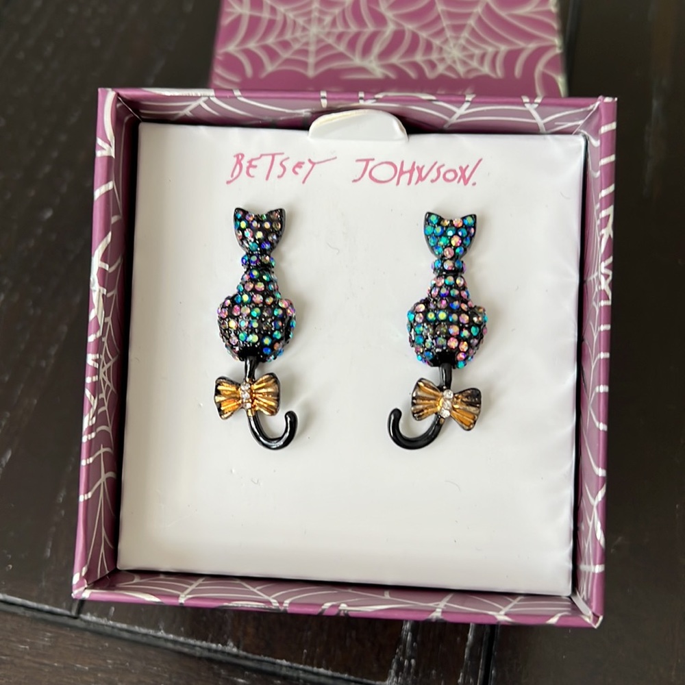 Betsey Johnson Earrings - Picture 3 of 7